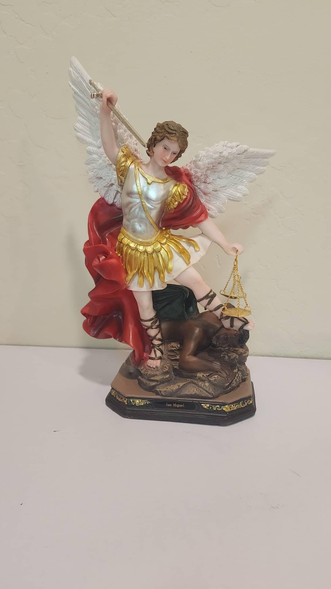 13" San Miguel Alas Blancas